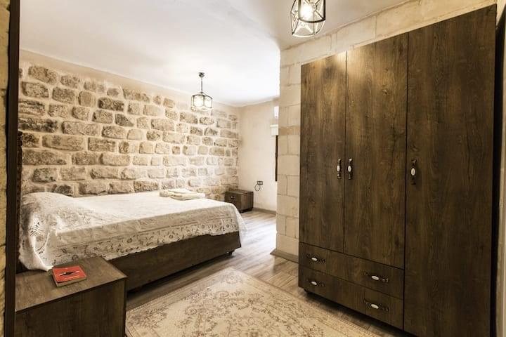 mardin-gunluk-ev-konforunda-otantik-odalar