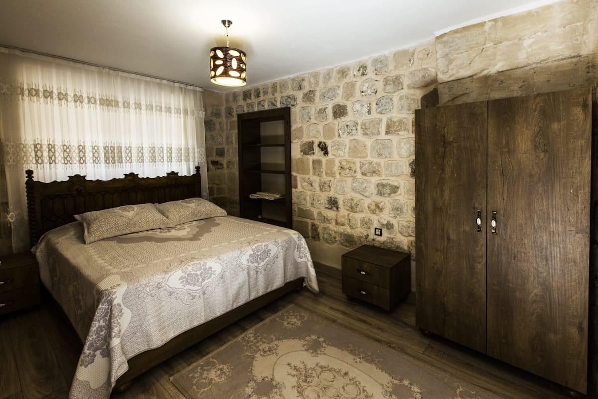 mardin-gunluk-ev-konforunda-otantik-odalar