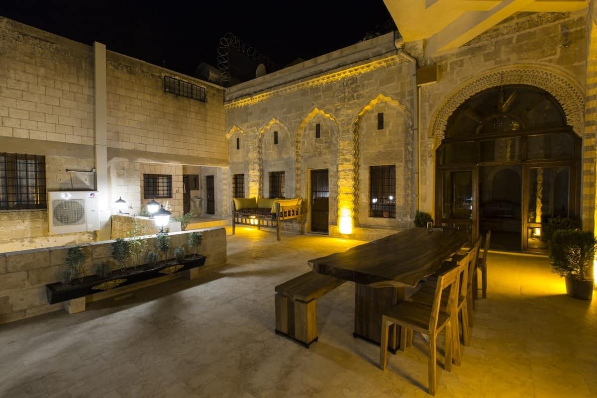 mardin-mezopotamya-manzarali-teras-birsen-hanim-konagi